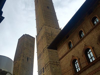 Torres em Bologna.
